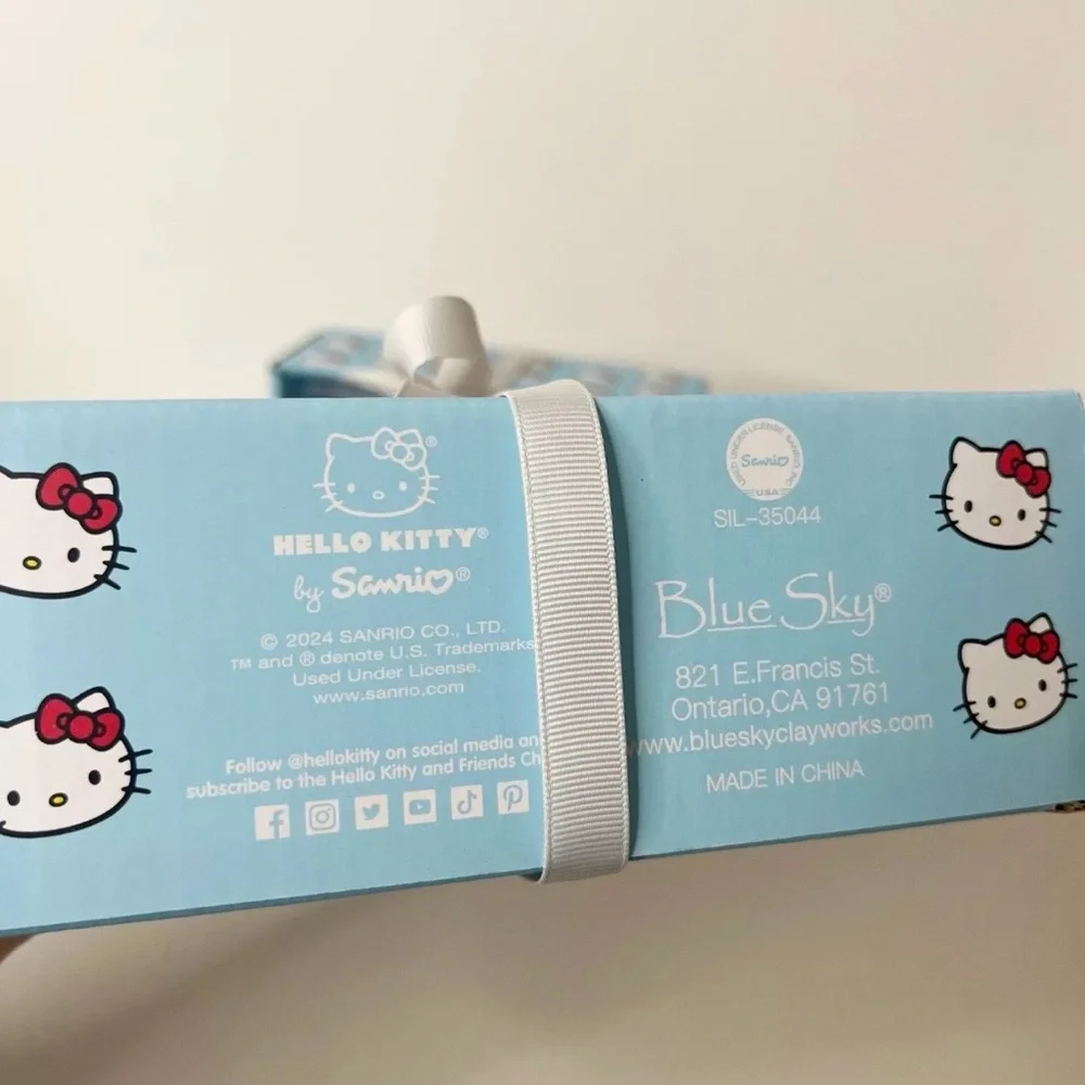Hello Kitty Blue Sky Unicorn Salt & Pepper Shakers - Picture 7 of 7